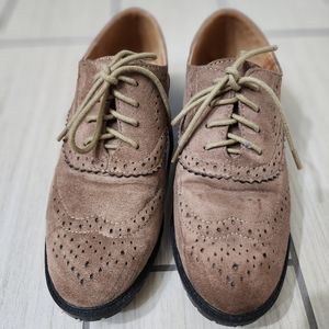 Size 6 Women Oxford Shoes in Natural Color